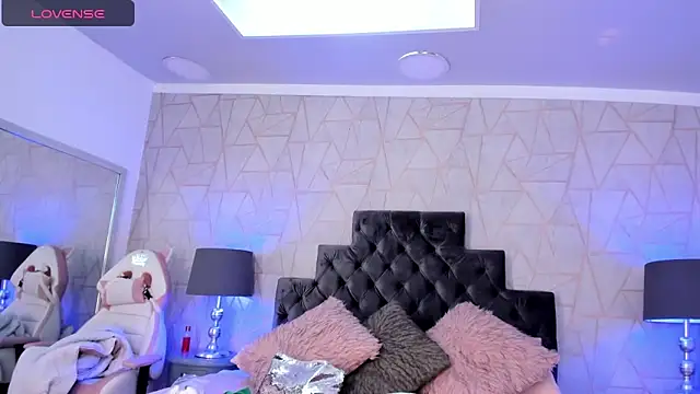 emily parkerr online show from 02/21/25, 02:16