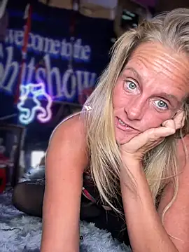 vixendoll87 online show from 12/23/24, 05:17