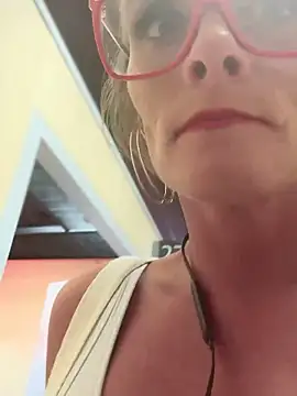 vixendoll87 online show from 01/29/25, 11:04