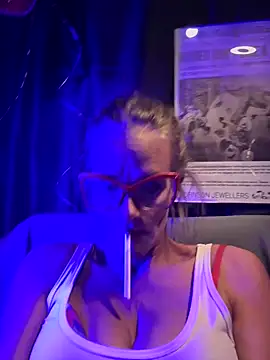 vixendoll87 online show from 03/01/25, 03:21