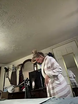 vixendoll87 online show from 03/02/25, 10:59