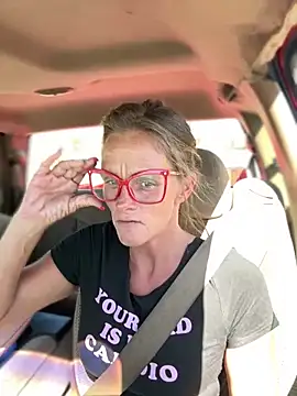 vixendoll87 online show from 03/18/25, 06:59