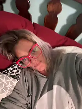 vixendoll87 online show from 11/01/25, 07:27