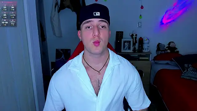 Snapshot of liam_oficial02 chatting on 12/15/24, 04:40 liam oficial02 online show from 12/15/24, 04:40