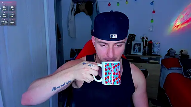 Snapshot of liam_oficial02 chatting on 12/16/24, 04:45 liam oficial02 online show from 12/16/24, 04:45