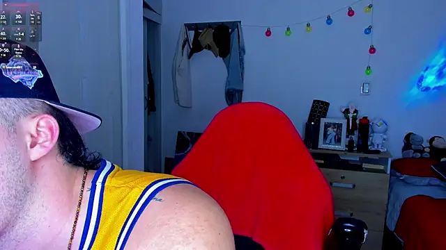 Snapshot of liam_oficial02 chatting on 12/17/24, 04:45 liam oficial02 online show from 12/17/24, 04:45