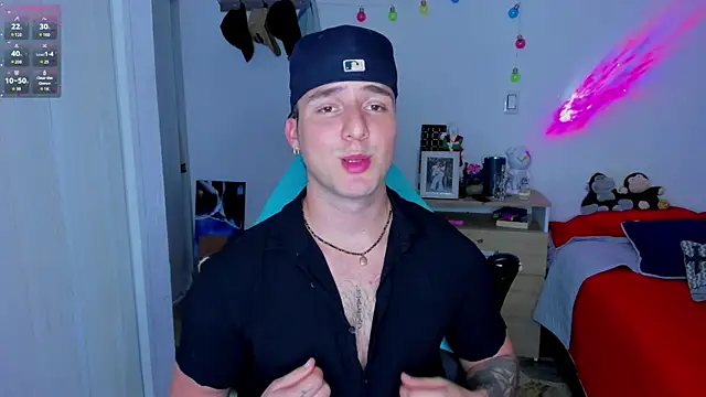 Snapshot of liam_oficial02 chatting on 01/10/25, 01:32 liam oficial02 online show from 01/10/25, 01:32