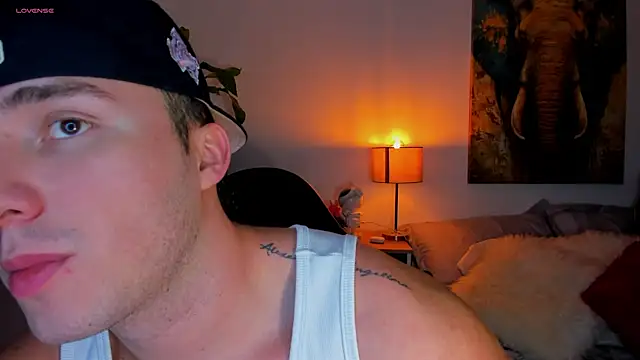 Snapshot of liam_oficial02 chatting on 03/17/25, 03:03 liam oficial02 online show from 03/17/25, 03:03