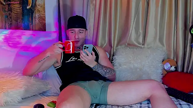 Snapshot of liam_oficial02 chatting on 09/16/25, 02:23 liam oficial02 online show from 09/16/25, 02:23