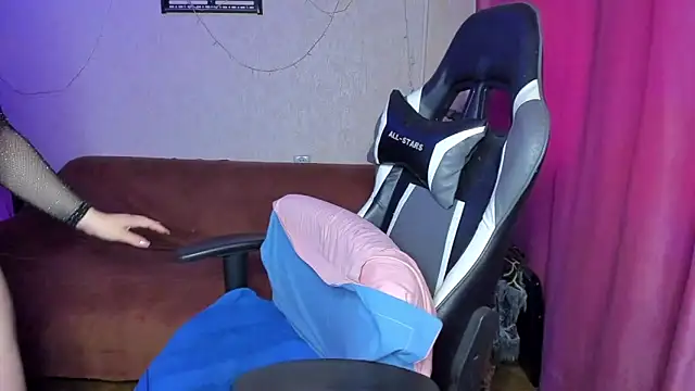 Snapshot of Milafoxxxy chatting on 09/18/25, 08:16 Milafoxxxy online show from 09/18/25, 08:16