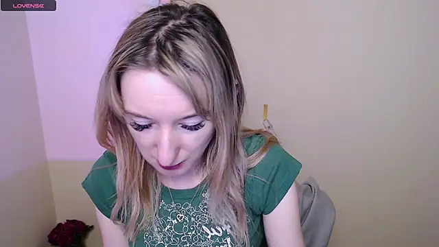 Snapshot of AmandaSell chatting on 06/14/26, 07:43 AmandaSell online show from 06/14/26, 07:43