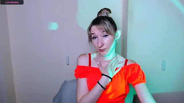 Snapshot of AmandaSell chatting on 07/07/26, 07:23 AmandaSell online show from 07/07/26, 07:23