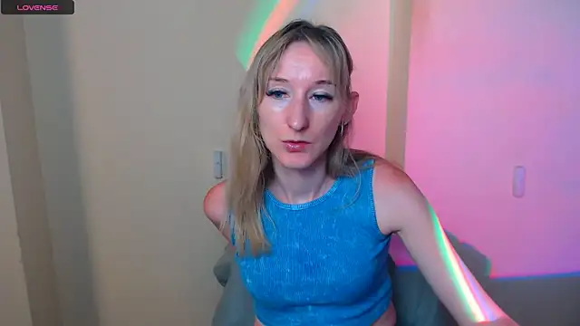 Snapshot of AmandaSell chatting on 07/17/26, 06:53 AmandaSell online show from 07/17/26, 06:53