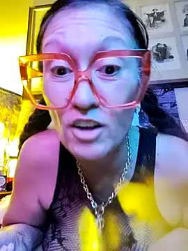 Snapshot of TheDime chatting on 03/05/26, 02:13 TheDime online show from 03/05/26, 02:13