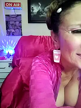 Snapshot of TheDime chatting on 04/03/26, 09:07 TheDime online show from 04/03/26, 09:07