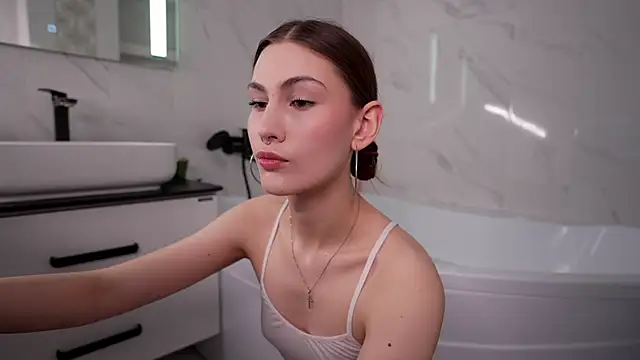 Snapshot of AlisaLore chatting on 03/10/25, 07:32 AlisaLore online show from 03/10/25, 07:32