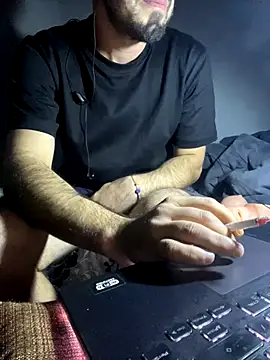 Snapshot of giorgakaci69 chatting on 11/05/25, 12:32 giorgakaci69 online show from 11/05/25, 12:32