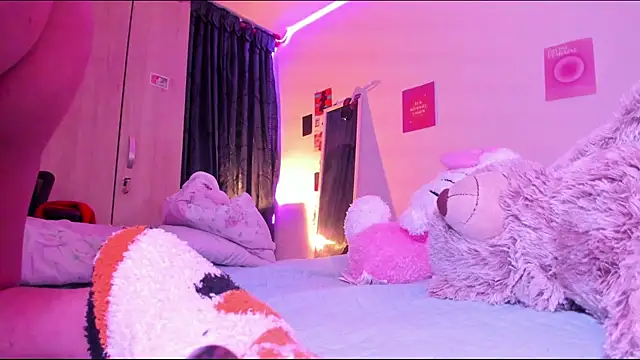 StephaniFox online show from 01/31/25, 03:52