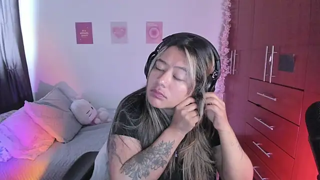 StephaniFox online show from 09/21/25, 09:16