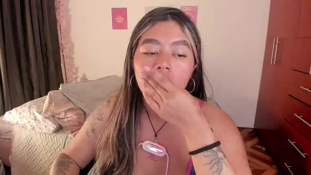 StephaniFox online show from 10/22/25, 02:01