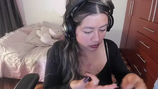 StephaniFox online show from 12/14/25, 11:09