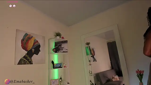 Snapshot of Emma_Backer_ chatting on 02/23/25, 02:07 Emma Backer online show from 02/23/25, 02:07