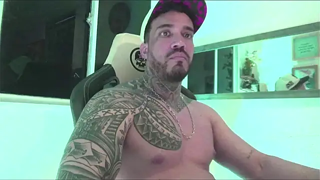 Snapshot of Angel_sex_latin chatting on 12/31/24, 02:40 Angel sex latin online show from 12/31/24, 02:40