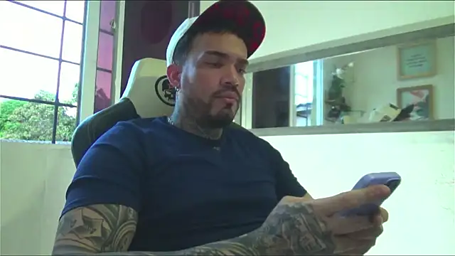 Snapshot of Angel_sex_latin chatting on 12/31/24, 10:45 Angel sex latin online show from 12/31/24, 10:45