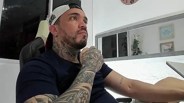 Snapshot of Angel_sex_latin chatting on 01/01/25, 09:17 Angel sex latin online show from 01/01/25, 09:17