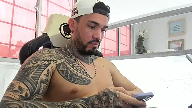 Snapshot of Angel_sex_latin chatting on 01/01/25, 10:13 Angel sex latin online show from 01/01/25, 10:13