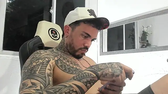 Snapshot of Angel_sex_latin chatting on 01/02/25, 03:48 Angel sex latin online show from 01/02/25, 03:48