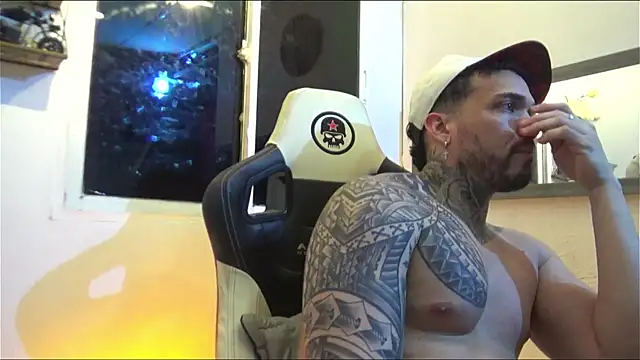 Snapshot of Angel_sex_latin chatting on 01/13/25, 09:30 Angel sex latin online show from 01/13/25, 09:30