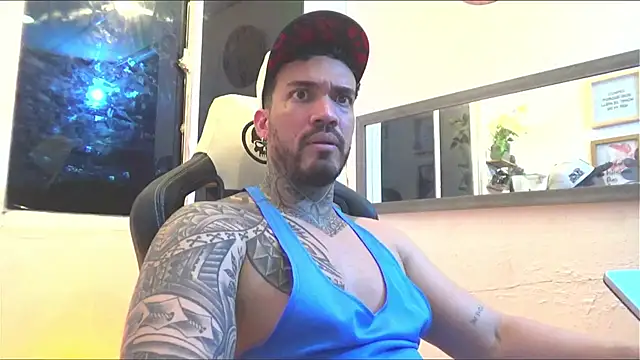 Snapshot of Angel_sex_latin chatting on 01/15/25, 03:00 Angel sex latin online show from 01/15/25, 03:00