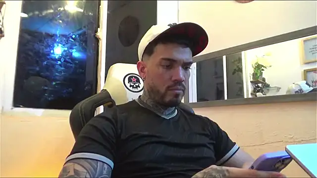 Snapshot of Angel_sex_latin chatting on 01/17/25, 03:23 Angel sex latin online show from 01/17/25, 03:23