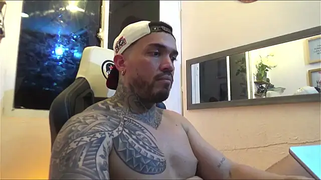 Snapshot of Angel_sex_latin chatting on 01/17/25, 06:47 Angel sex latin online show from 01/17/25, 06:47