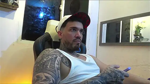 Snapshot of Angel_sex_latin chatting on 01/18/25, 03:31 Angel sex latin online show from 01/18/25, 03:31