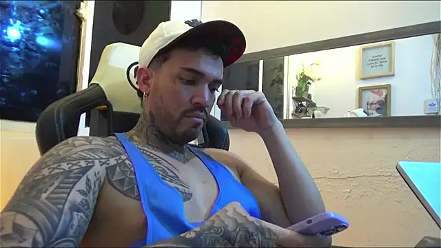 Snapshot of Angel_sex_latin chatting on 01/25/25, 04:02 Angel sex latin online show from 01/25/25, 04:02