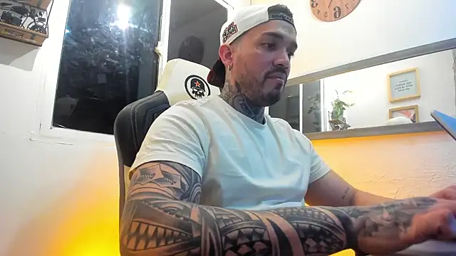 Snapshot of Angel_sex_latin chatting on 02/02/25, 03:43 Angel sex latin online show from 02/02/25, 03:43