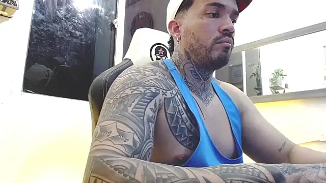 Snapshot of Angel_sex_latin chatting on 02/17/25, 06:53 Angel sex latin online show from 02/17/25, 06:53