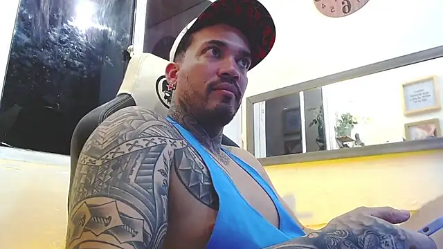 Snapshot of Angel_sex_latin chatting on 02/19/25, 06:44 Angel sex latin online show from 02/19/25, 06:44