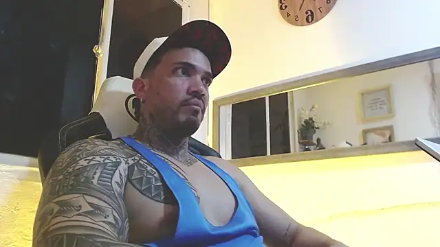 Snapshot of Angel_sex_latin chatting on 02/25/25, 05:19 Angel sex latin online show from 02/25/25, 05:19