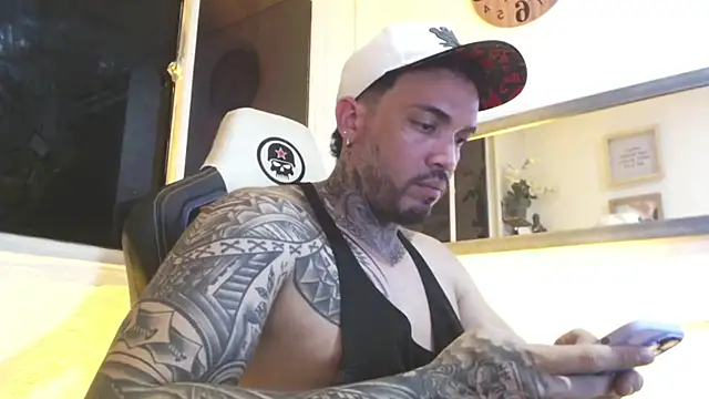 Snapshot of Angel_sex_latin chatting on 02/28/25, 06:10 Angel sex latin online show from 02/28/25, 06:10