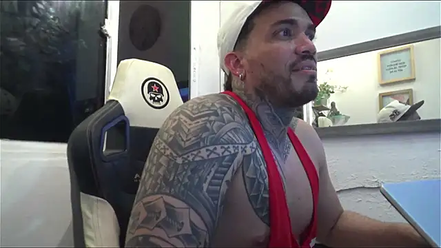 Snapshot of Angel_sex_latin chatting on 03/18/25, 06:36 Angel sex latin online show from 03/18/25, 06:36