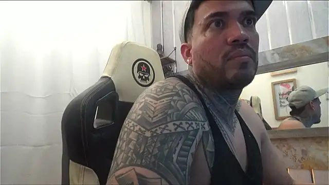 Snapshot of Angel_sex_latin chatting on 10/31/25, 05:19 Angel sex latin online show from 10/31/25, 05:19