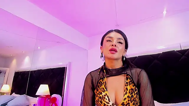 Snapshot of Holly_Brensonexx_ chatting on 02/25/25, 11:33 Holly Brensonexx online show from 02/25/25, 11:33