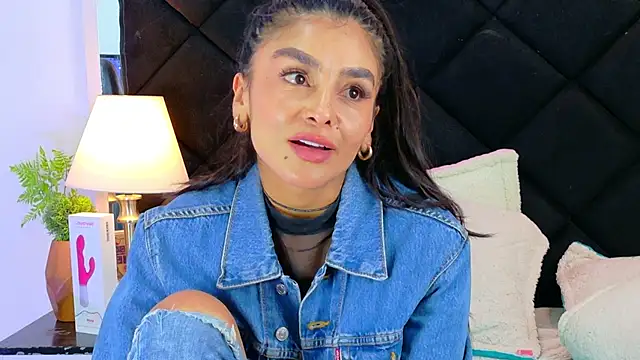 Snapshot of Holly_Brensonexx_ chatting on 09/27/25, 02:16 Holly Brensonexx online show from 09/27/25, 02:16