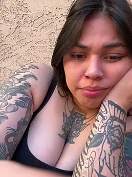 miacanela xo online show from 03/11/25, 12:00