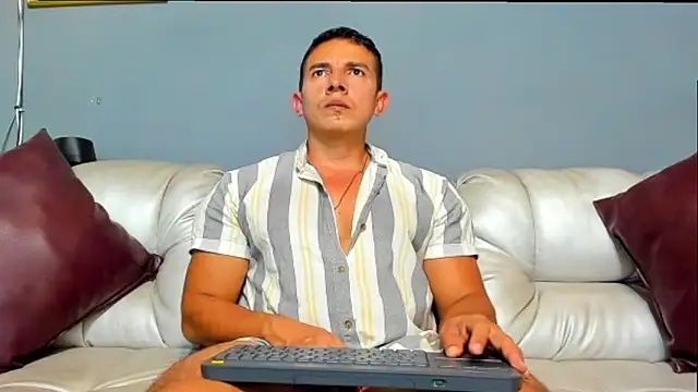 Snapshot of derekk_frostt chatting on 06/22/26, 11:46 derekk frostt online show from 06/22/26, 11:46
