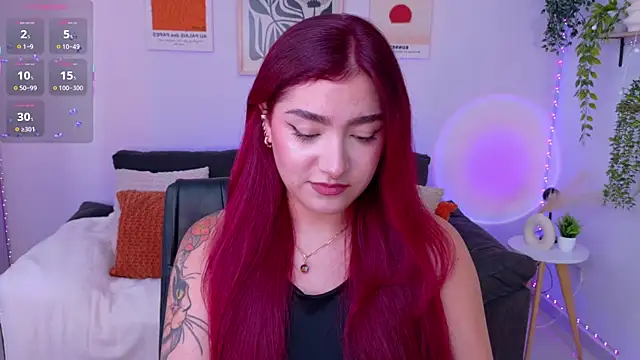 Snapshot of ViolettCastel chatting on 06/17/26, 08:21 ViolettCastel online show from 06/17/26, 08:21
