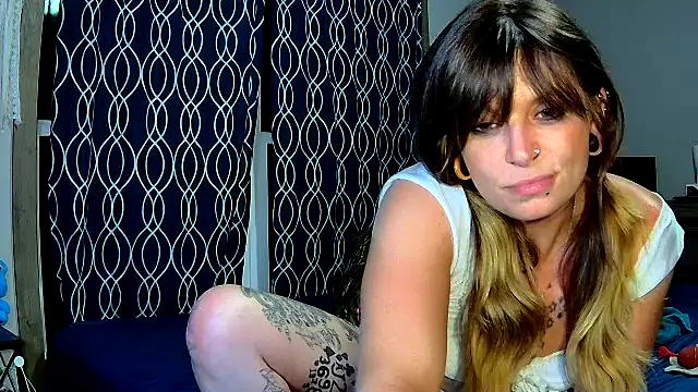 Snapshot of ZeelaXoXo chatting on 09/20/25, 04:13 ZeelaXoXo online show from 09/20/25, 04:13